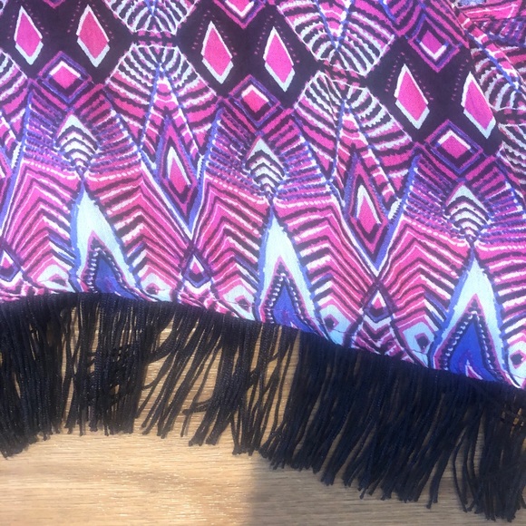 Fun crop top with black fringe detail - Picture 6 of 6